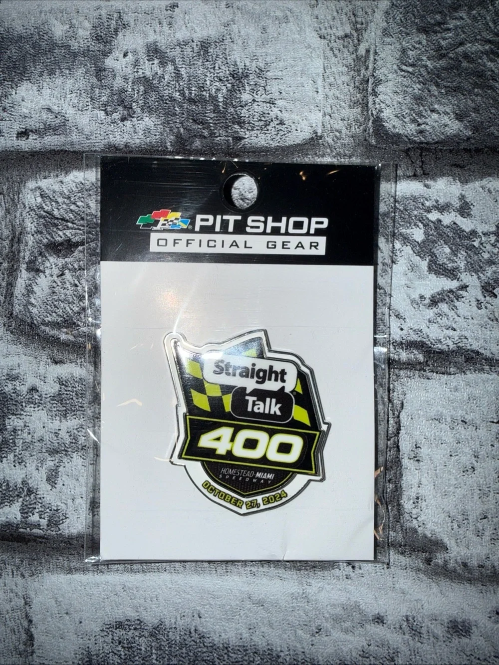 Pit Shop NASCAR Straight Talk 400 Homestead-Miami Speedway Pin Black Yellow
